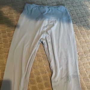gray leggings